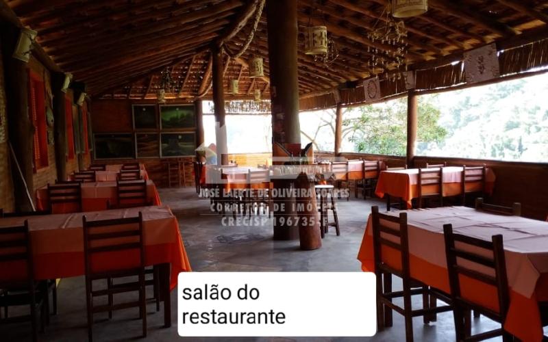 LINDA CHÁCARA COM POTENCIAL COMERCIAL/RESIDENCIAL.