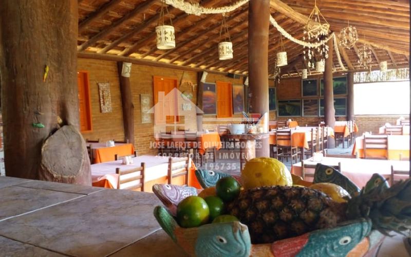 LINDA CHÁCARA COM POTENCIAL COMERCIAL/RESIDENCIAL.