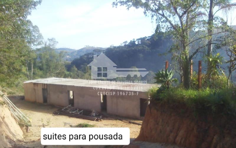 LINDA CHÁCARA COM POTENCIAL COMERCIAL/RESIDENCIAL.