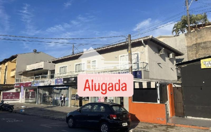 CASA MOBILIADA - AV. JUCA PRETO.