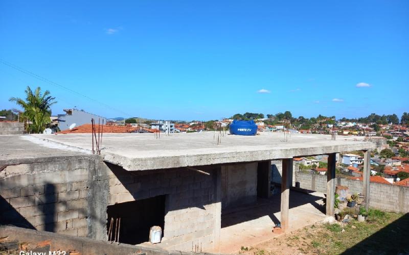 CASA EM CONSTRUÇÃO - NOVA SERRA NEGRA.