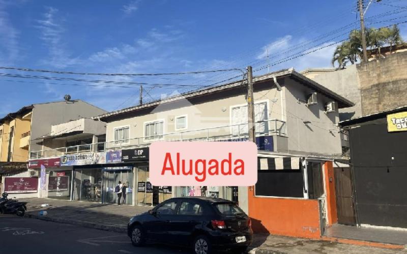 CASA MOBILIADA - AV. JUCA PRETO.